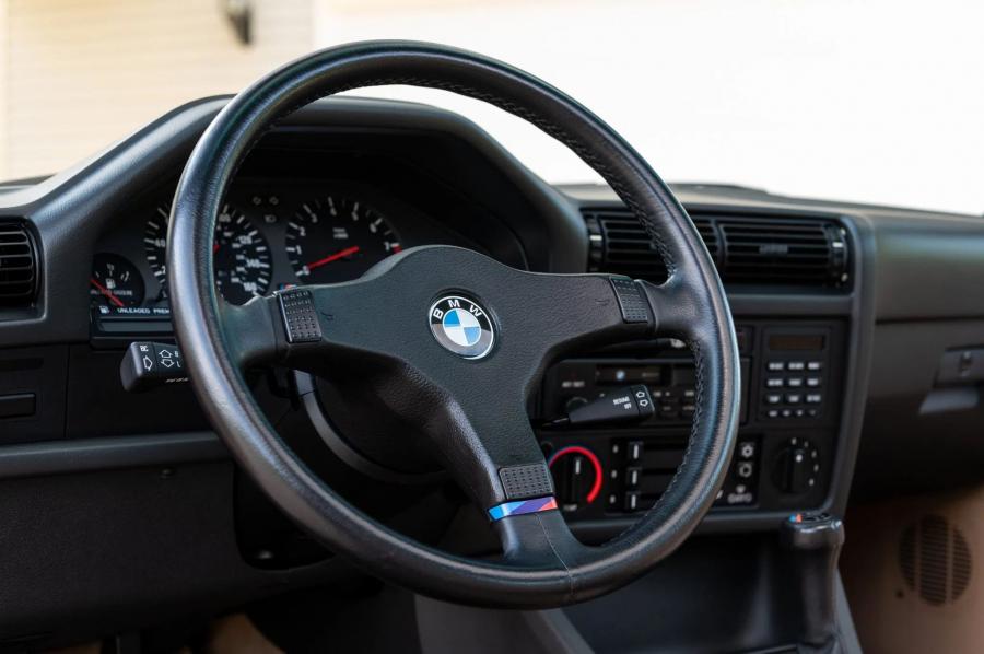 Торпедо BMW M3 Coupe (E30) 1988 года  (NA) (фото 104 из 231)